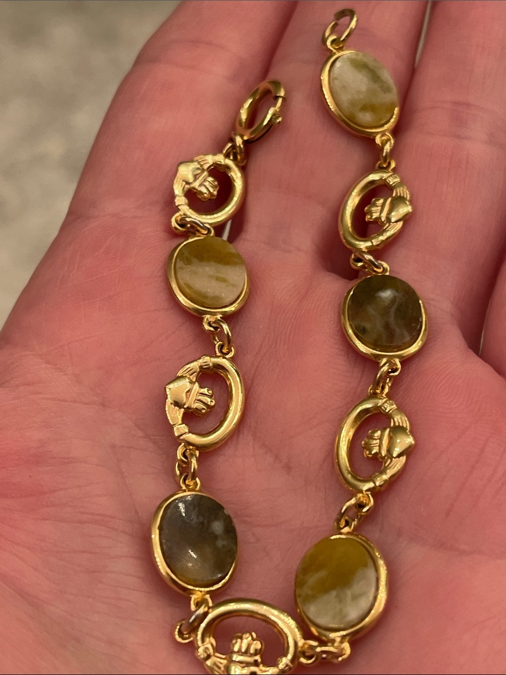 Vintage Irish Claddaugh Gold toned Bracelet